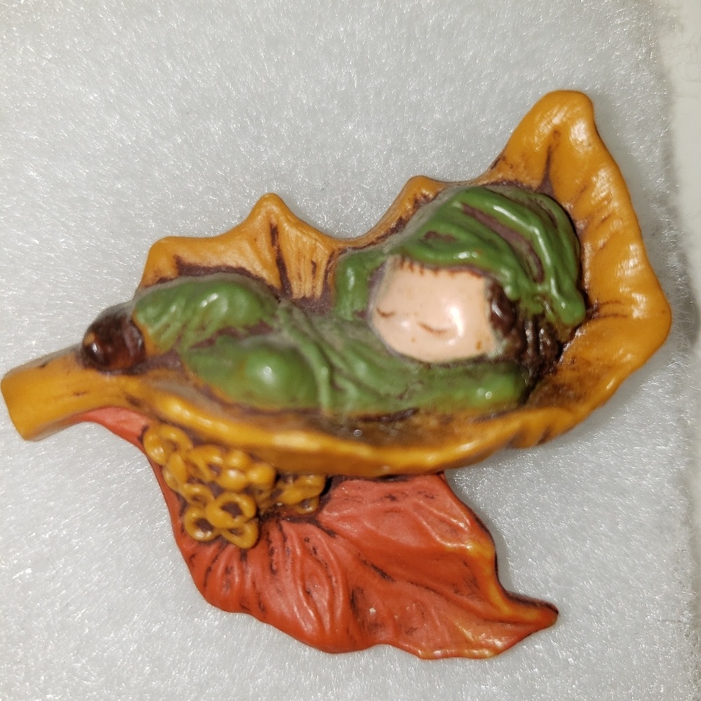 Hallmark Vintage Sleeping Fall Baby Pin